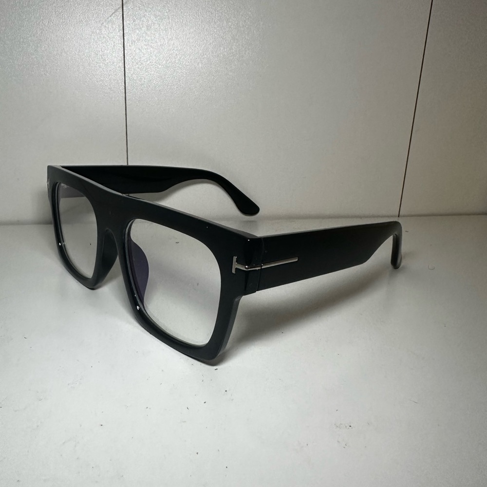 Fashion non prescriptive glasses